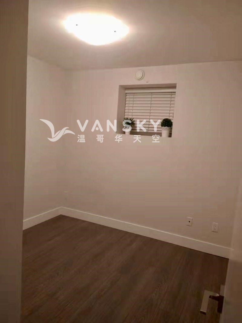 260318213409_bedroom .jpg